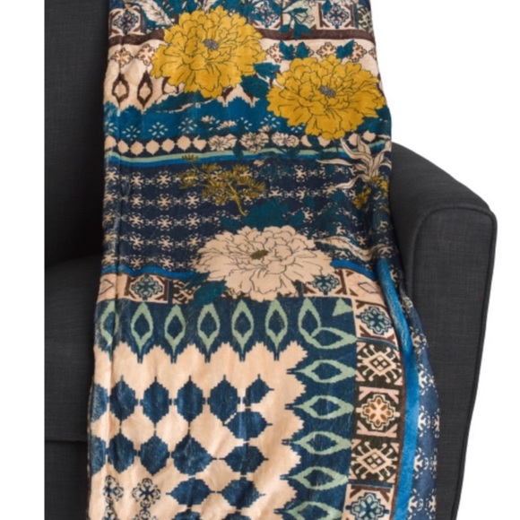 Johnny Was Reversible Canyon Kelso cozy blanket - Picture 6 of 6